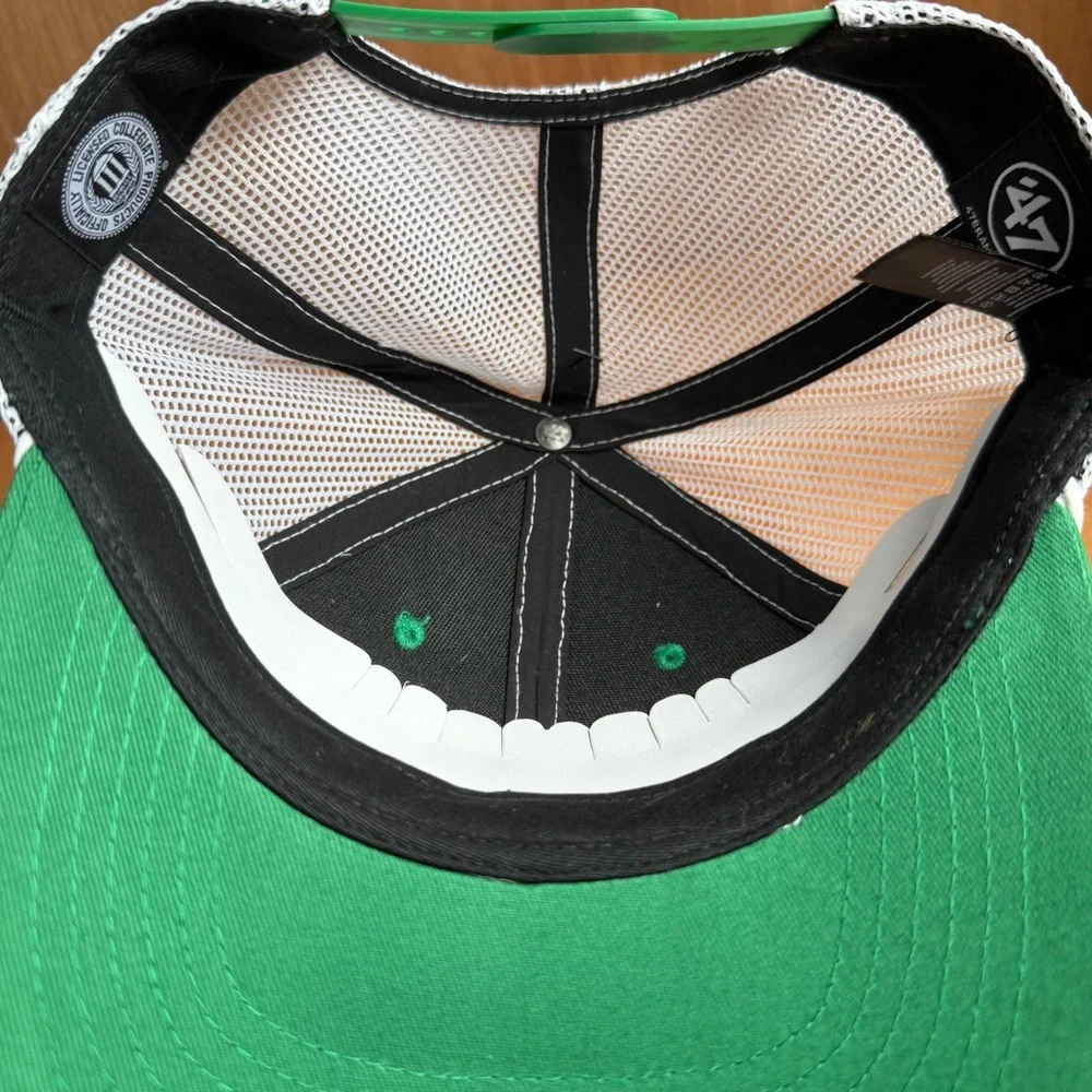 North Dakota Fighting Hawks Green Mesh Snapback Trucker Hat Cap streetwear retro